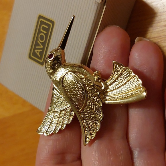 Vintage Avon 1987 Gold hummingbird brooch pin ruby eye with box - Picture 2 of 6